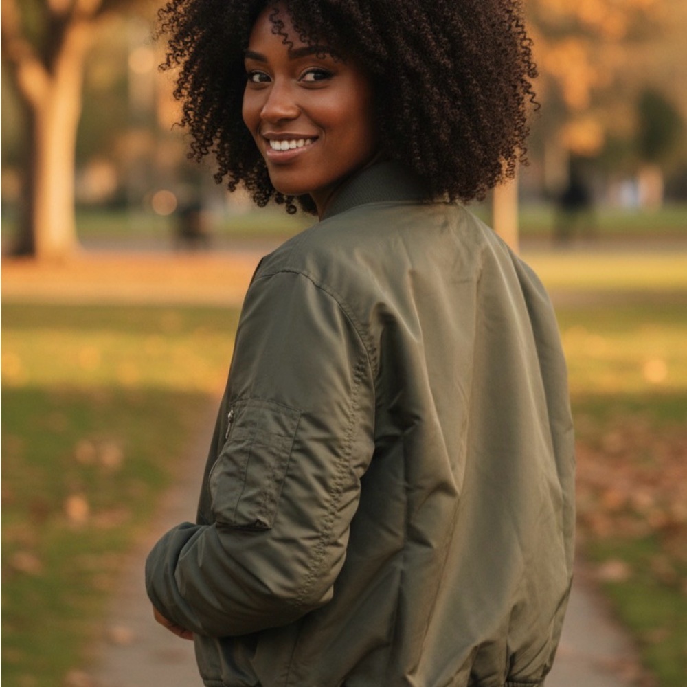 🔥🔥OFFER $15 DEAL ALERT🔥🔥Woman’s Olive Green Bomber Jacket XL - Picture 5 of 16
